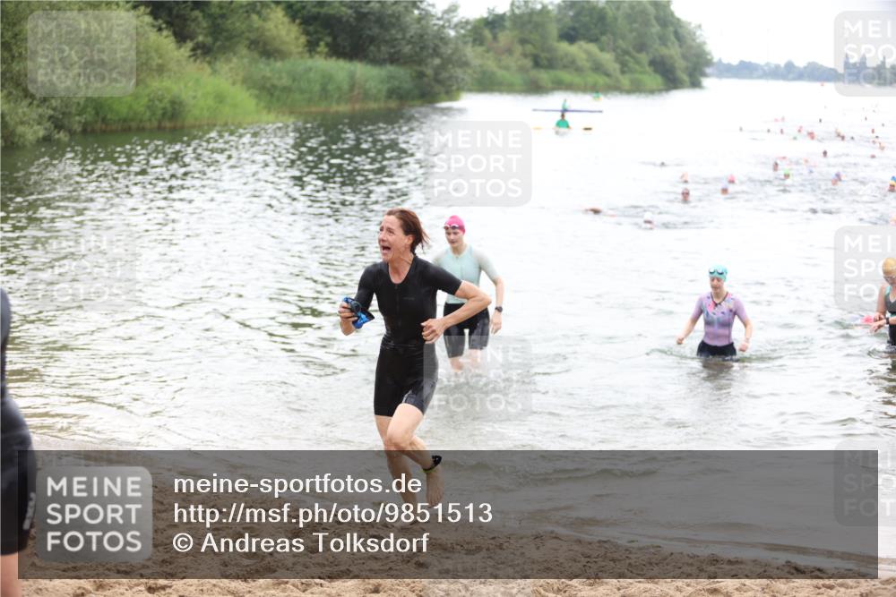 21.06.2026 - 29. Vierlanden-Triathlon Andreas Tolksdorf http://msf.ph/oto/9851513 21.06.2026 10:17:54 Schwimmen 481, 514, 553, 557, 563, 565 meine-sportfotos.de