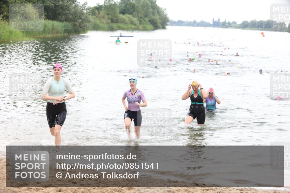 21.06.2026 - 29. Vierlanden-Triathlon Andreas Tolksdorf http://msf.ph/oto/9851541 21.06.2026 10:17:57 Schwimmen 481, 514, 553, 557, 563, 565 meine-sportfotos.de