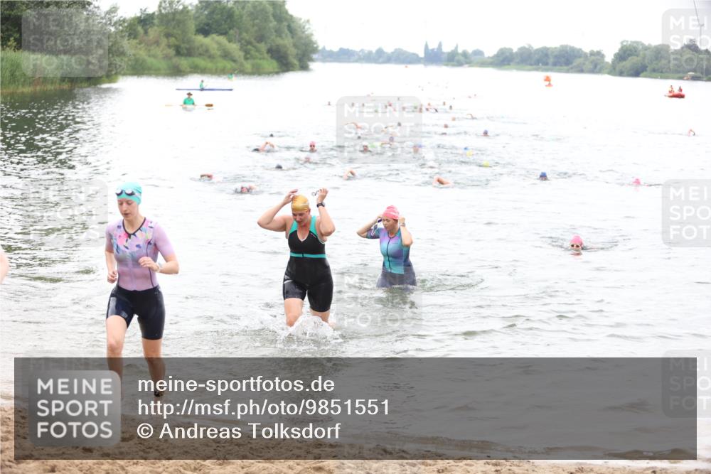 21.06.2026 - 29. Vierlanden-Triathlon Andreas Tolksdorf http://msf.ph/oto/9851551 21.06.2026 10:17:59 Schwimmen 481, 514, 553, 557, 563, 565 meine-sportfotos.de
