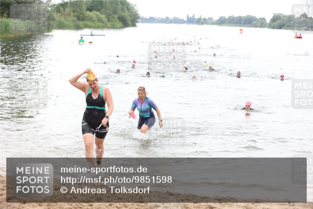21.06.2026 - 29. Vierlanden-Triathlon Andreas Tolksdorf http://msf.ph/oto/9851598 21.06.2026 10:18:01 Schwimmen 514, 557, 563, 565 meine-sportfotos.de