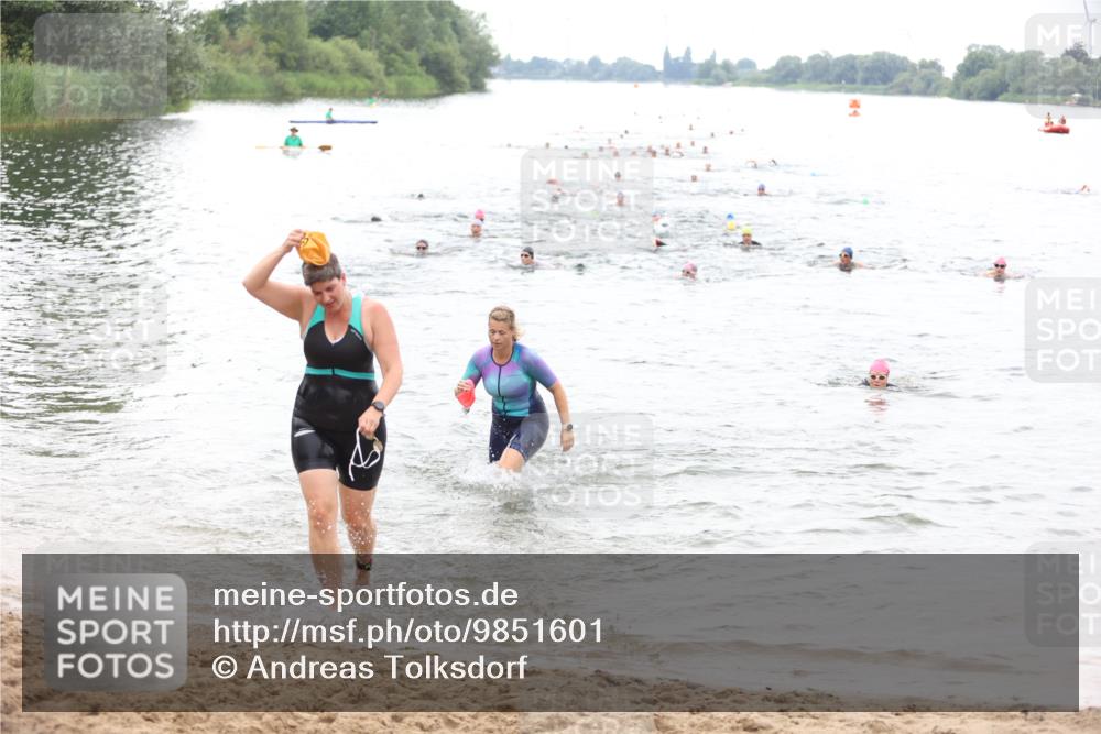 21.06.2026 - 29. Vierlanden-Triathlon Andreas Tolksdorf http://msf.ph/oto/9851601 21.06.2026 10:18:01 Schwimmen 514, 557, 563, 565 meine-sportfotos.de