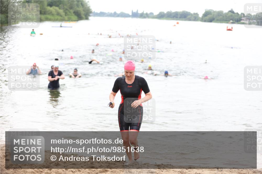 21.06.2026 - 29. Vierlanden-Triathlon Andreas Tolksdorf http://msf.ph/oto/9851638 21.06.2026 10:18:11 Schwimmen 494, 592 meine-sportfotos.de