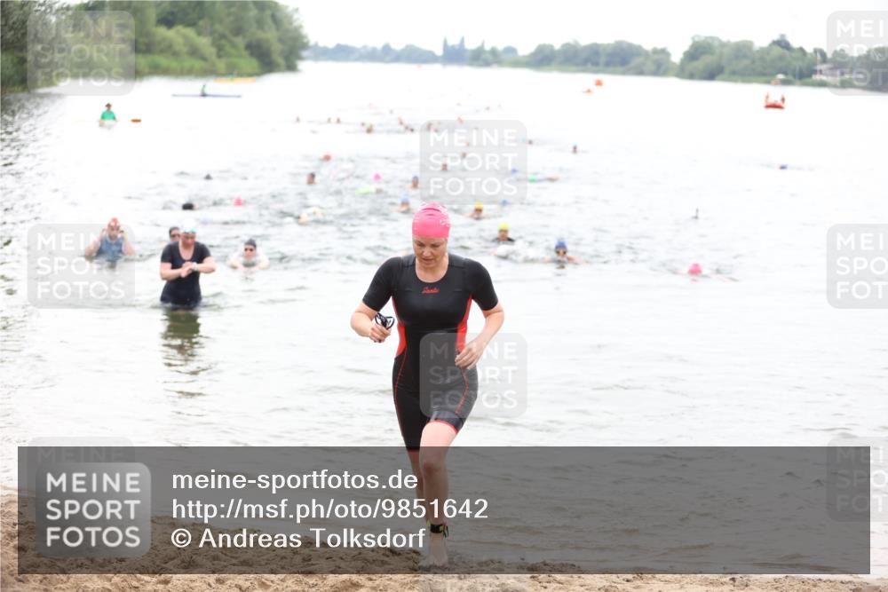 21.06.2026 - 29. Vierlanden-Triathlon Andreas Tolksdorf http://msf.ph/oto/9851642 21.06.2026 10:18:12 Schwimmen 494, 592, 618 meine-sportfotos.de