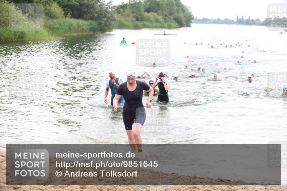 21.06.2026 - 29. Vierlanden-Triathlon Andreas Tolksdorf http://msf.ph/oto/9851645 21.06.2026 10:18:17 Schwimmen 494, 499, 571, 592, 606, 618 meine-sportfotos.de