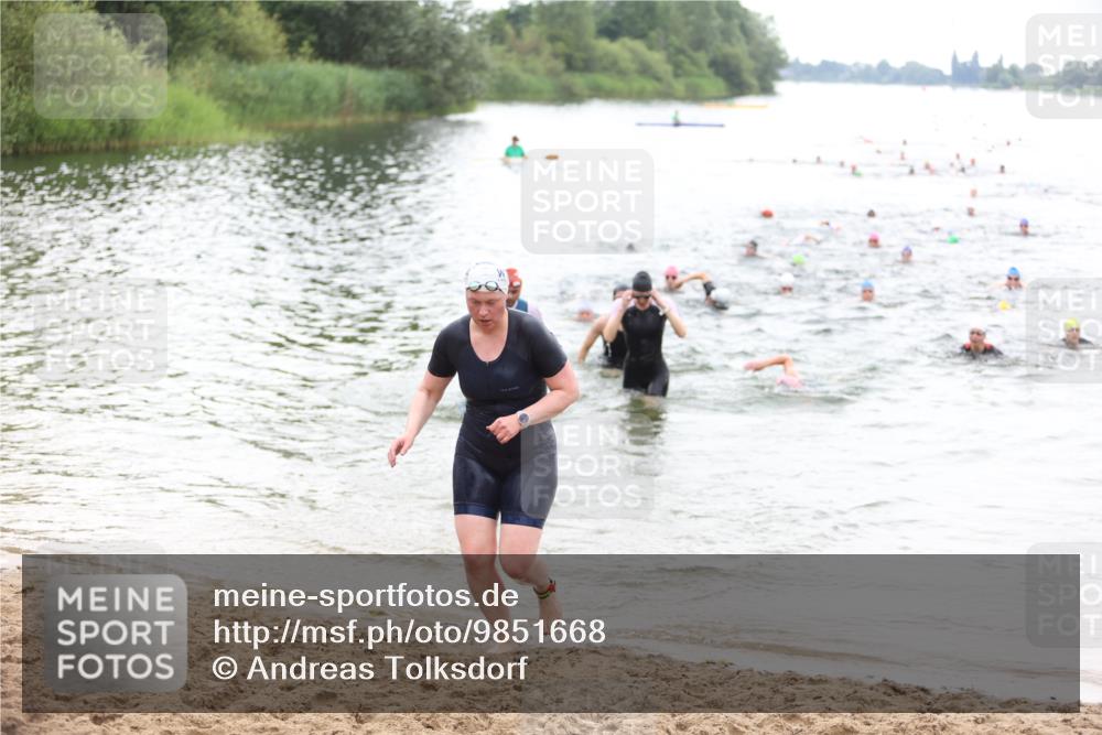 21.06.2026 - 29. Vierlanden-Triathlon Andreas Tolksdorf http://msf.ph/oto/9851668 21.06.2026 10:18:18 Schwimmen 494, 499, 571, 592, 606, 618 meine-sportfotos.de