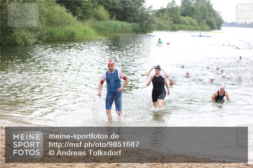 21.06.2026 - 29. Vierlanden-Triathlon Andreas Tolksdorf http://msf.ph/oto/9851687 21.06.2026 10:18:21 Schwimmen 499, 571, 582, 592, 606, 618 meine-sportfotos.de