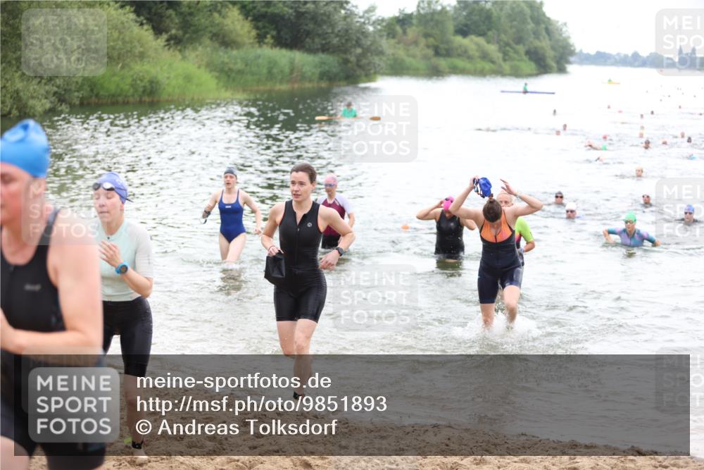 21.06.2026 - 29. Vierlanden-Triathlon Andreas Tolksdorf http://msf.ph/oto/9851893 21.06.2026 10:18:41 Schwimmen 391, 482, 490, 510, 511, 516, 556, 558, 583, 590, 601 meine-sportfotos.de