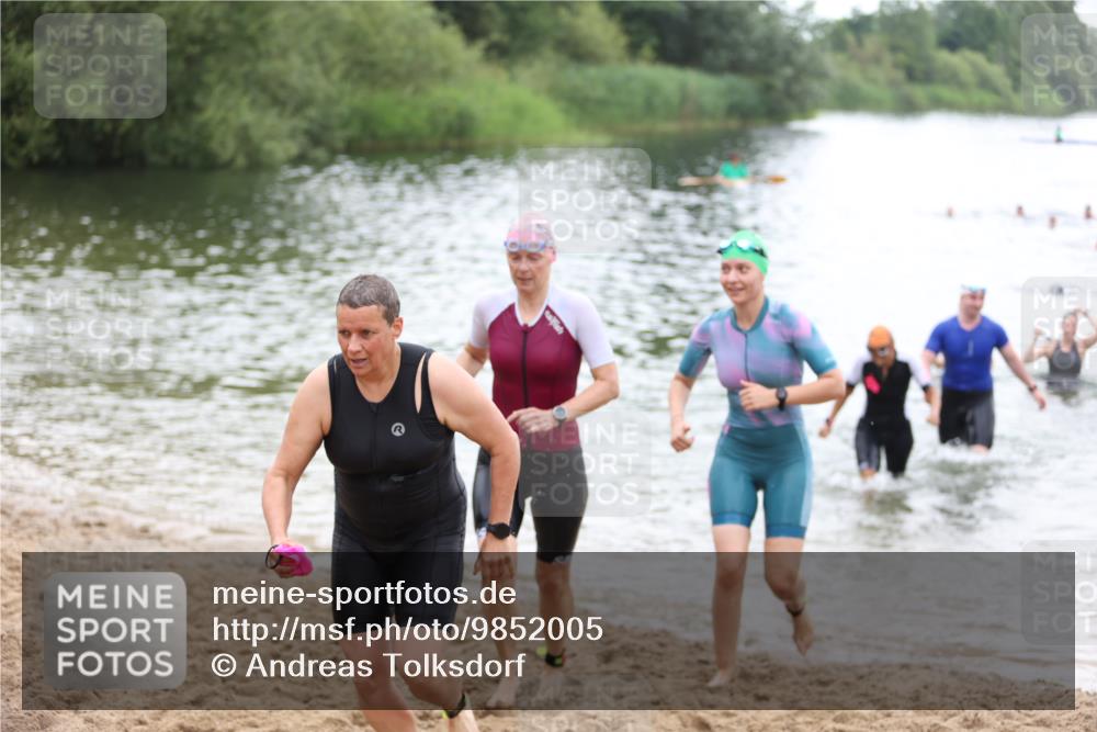 21.06.2026 - 29. Vierlanden-Triathlon Andreas Tolksdorf http://msf.ph/oto/9852005 21.06.2026 10:18:52 Schwimmen 355, 482, 492, 497, 524, 551, 556, 561, 570, 595, 601 meine-sportfotos.de