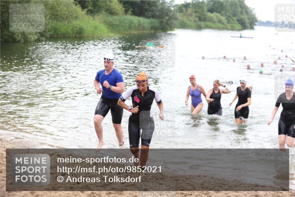 21.06.2026 - 29. Vierlanden-Triathlon Andreas Tolksdorf http://msf.ph/oto/9852021 21.06.2026 10:18:56 Schwimmen 355, 492, 497, 524, 551, 561, 570, 595, 615 meine-sportfotos.de