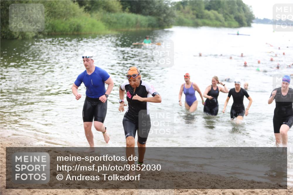 21.06.2026 - 29. Vierlanden-Triathlon Andreas Tolksdorf http://msf.ph/oto/9852030 21.06.2026 10:18:56 Schwimmen 355, 492, 497, 524, 551, 561, 570, 595, 615 meine-sportfotos.de