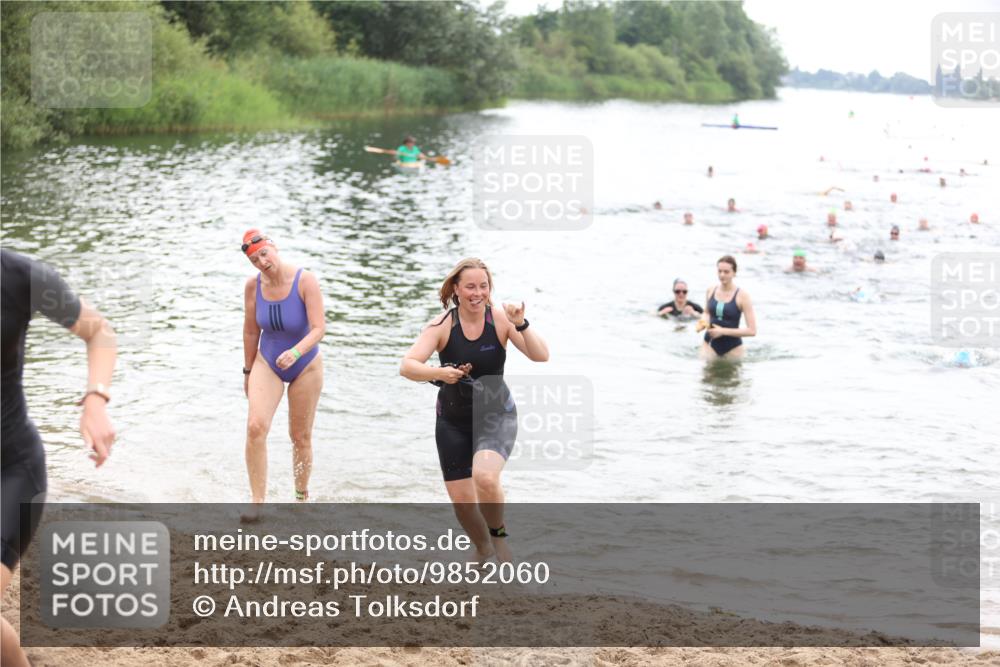 21.06.2026 - 29. Vierlanden-Triathlon Andreas Tolksdorf http://msf.ph/oto/9852060 21.06.2026 10:19:01 Schwimmen 355, 497, 512, 519, 535, 561, 570, 595, 615 meine-sportfotos.de