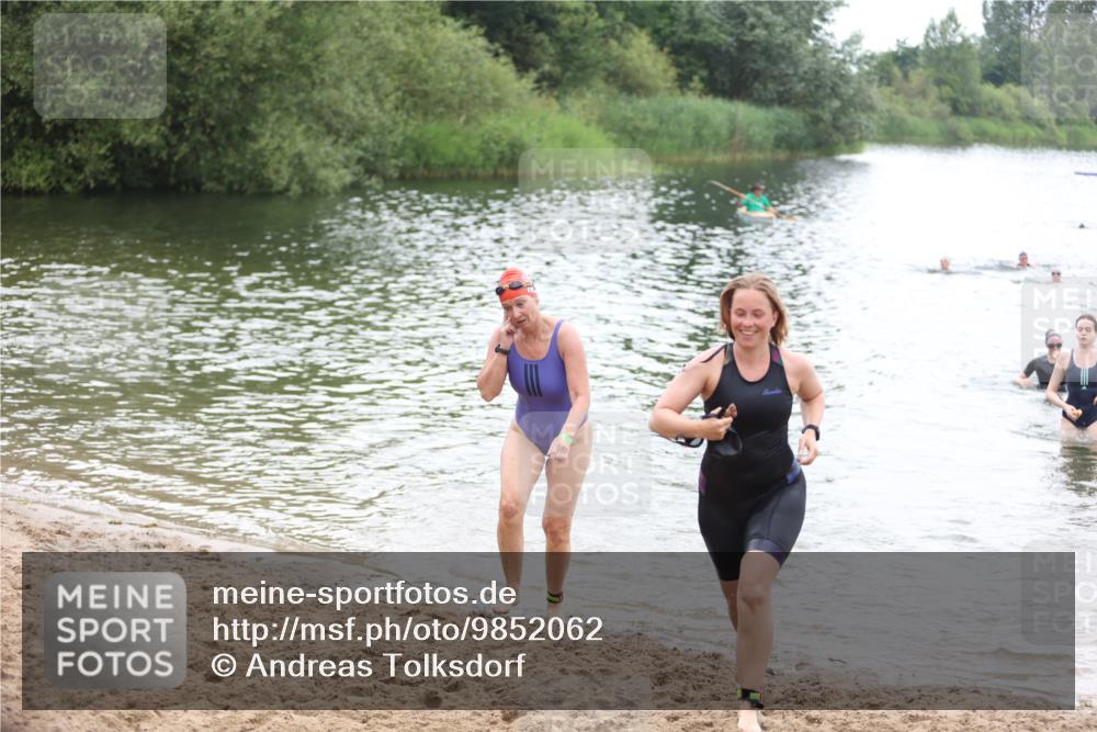 21.06.2026 - 29. Vierlanden-Triathlon Andreas Tolksdorf http://msf.ph/oto/9852062 21.06.2026 10:19:02 Schwimmen 355, 497, 512, 519, 535, 561, 570, 595, 615 meine-sportfotos.de