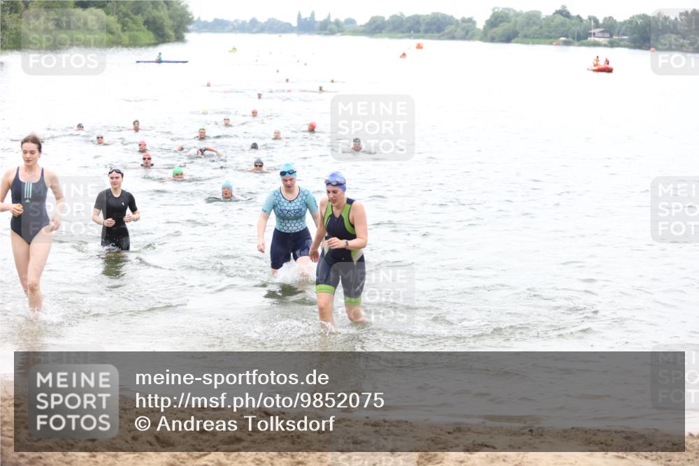 21.06.2026 - 29. Vierlanden-Triathlon Andreas Tolksdorf http://msf.ph/oto/9852075 21.06.2026 10:19:07 Schwimmen 497, 512, 519, 535, 546, 615 meine-sportfotos.de