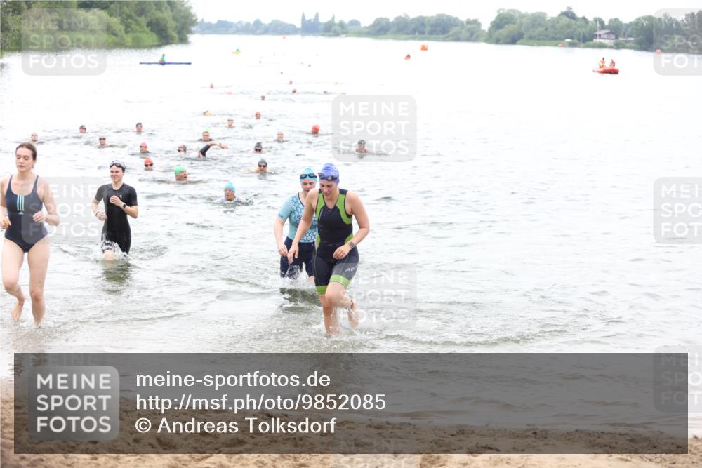21.06.2026 - 29. Vierlanden-Triathlon Andreas Tolksdorf http://msf.ph/oto/9852085 21.06.2026 10:19:07 Schwimmen 497, 512, 519, 535, 546, 615 meine-sportfotos.de