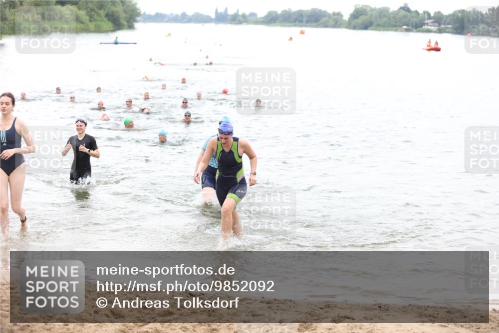 21.06.2026 - 29. Vierlanden-Triathlon Andreas Tolksdorf http://msf.ph/oto/9852092 21.06.2026 10:19:07 Schwimmen 497, 512, 519, 535, 546, 615 meine-sportfotos.de