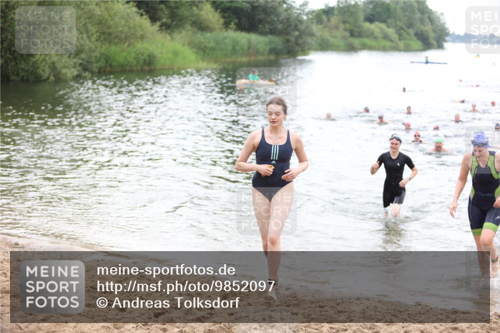 21.06.2026 - 29. Vierlanden-Triathlon Andreas Tolksdorf http://msf.ph/oto/9852097 21.06.2026 10:19:08 Schwimmen 512, 519, 535, 546, 615 meine-sportfotos.de
