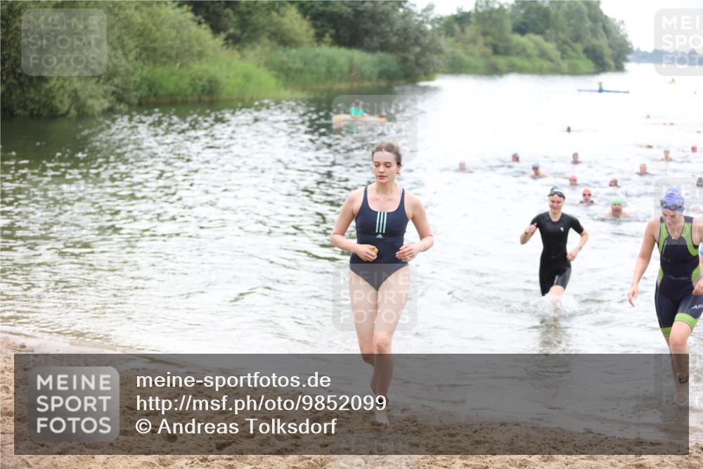 21.06.2026 - 29. Vierlanden-Triathlon Andreas Tolksdorf http://msf.ph/oto/9852099 21.06.2026 10:19:09 Schwimmen 512, 519, 535, 546, 615 meine-sportfotos.de