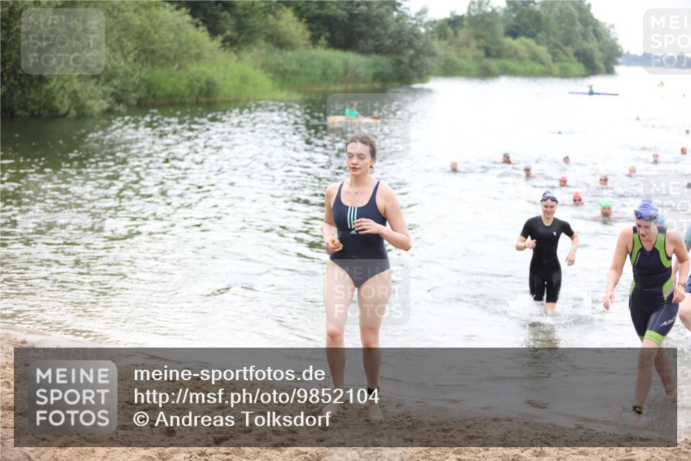 21.06.2026 - 29. Vierlanden-Triathlon Andreas Tolksdorf http://msf.ph/oto/9852104 21.06.2026 10:19:09 Schwimmen 512, 519, 535, 546, 615 meine-sportfotos.de