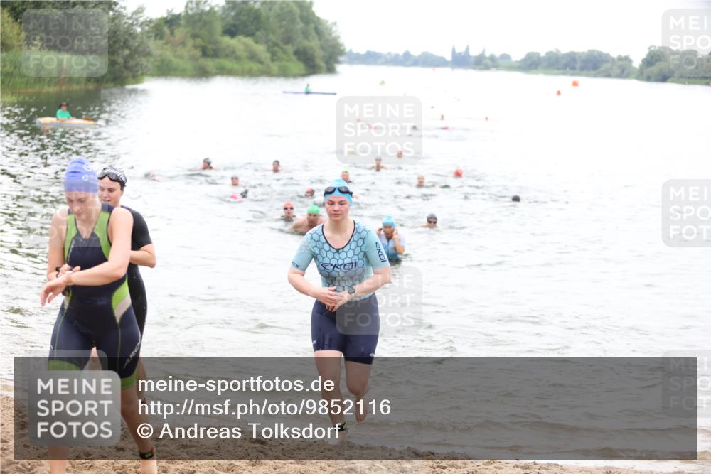 21.06.2026 - 29. Vierlanden-Triathlon Andreas Tolksdorf http://msf.ph/oto/9852116 21.06.2026 10:19:11 Schwimmen 512, 519, 535, 546, 624 meine-sportfotos.de