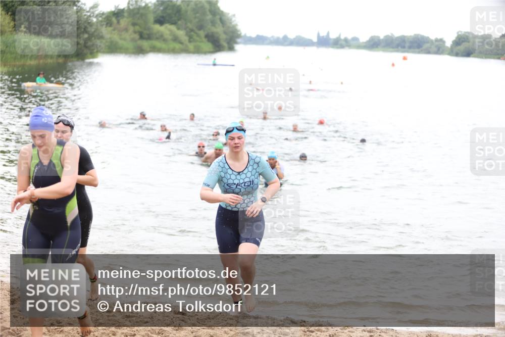 21.06.2026 - 29. Vierlanden-Triathlon Andreas Tolksdorf http://msf.ph/oto/9852121 21.06.2026 10:19:11 Schwimmen 512, 519, 535, 546, 624 meine-sportfotos.de