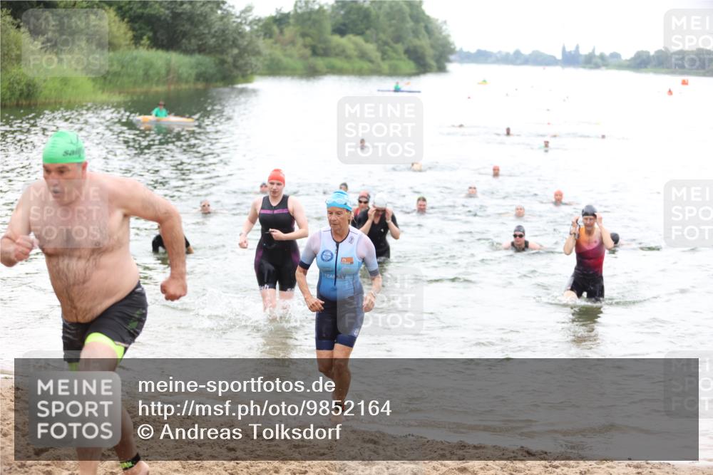 21.06.2026 - 29. Vierlanden-Triathlon Andreas Tolksdorf http://msf.ph/oto/9852164 21.06.2026 10:19:21 Schwimmen 502, 518, 522, 527, 548, 566, 603, 624 meine-sportfotos.de