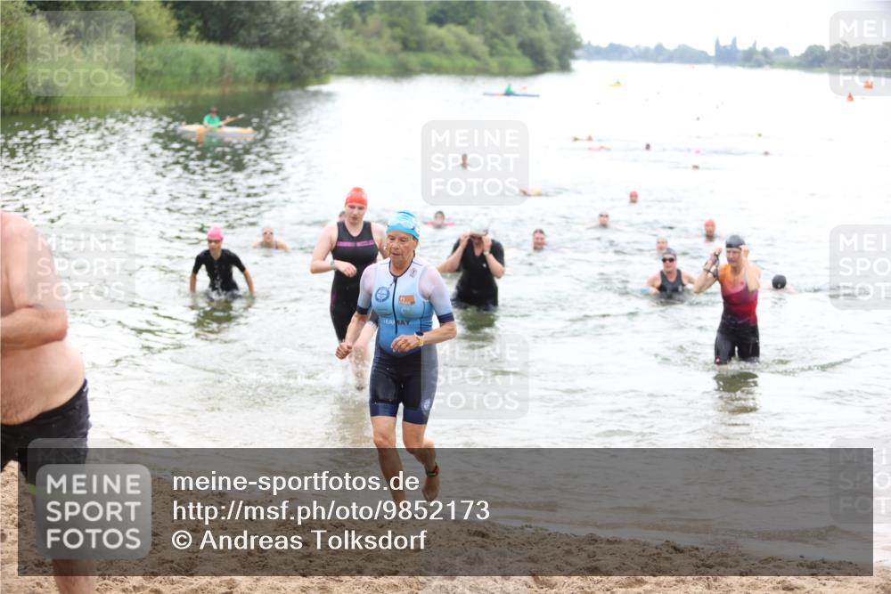 21.06.2026 - 29. Vierlanden-Triathlon Andreas Tolksdorf http://msf.ph/oto/9852173 21.06.2026 10:19:21 Schwimmen 502, 518, 522, 527, 548, 566, 603, 624 meine-sportfotos.de