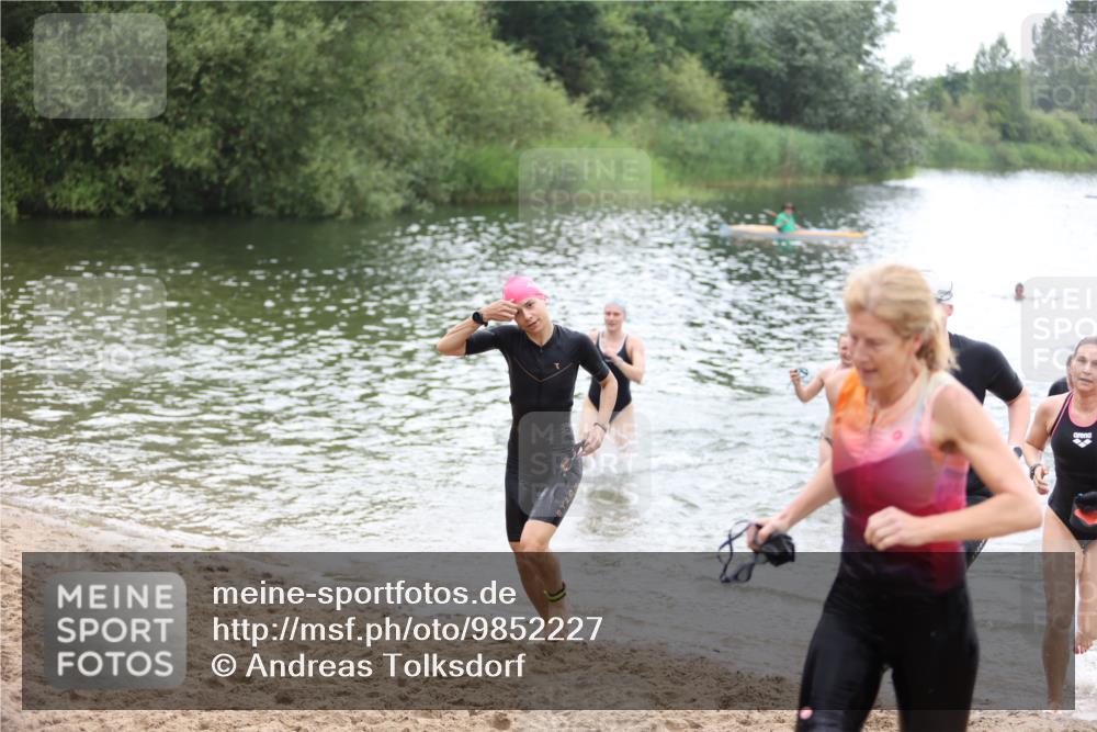 21.06.2026 - 29. Vierlanden-Triathlon Andreas Tolksdorf http://msf.ph/oto/9852227 21.06.2026 10:19:28 Schwimmen 498, 502, 518, 522, 523, 527, 534, 548, 566, 580, 581, 594, 603, 1357 meine-sportfotos.de