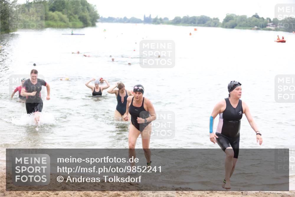 21.06.2026 - 29. Vierlanden-Triathlon Andreas Tolksdorf http://msf.ph/oto/9852241 21.06.2026 10:19:32 Schwimmen 498, 505, 518, 522, 523, 527, 534, 548, 566, 579, 580, 581, 594, 603, 1357 meine-sportfotos.de