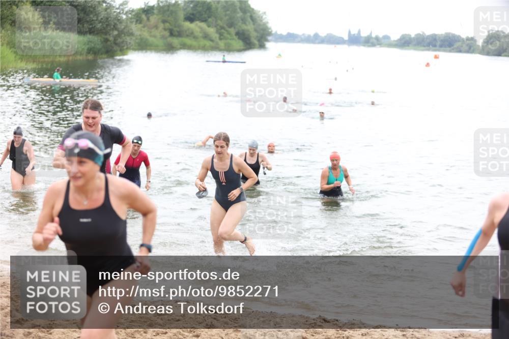 21.06.2026 - 29. Vierlanden-Triathlon Andreas Tolksdorf http://msf.ph/oto/9852271 21.06.2026 10:19:34 Schwimmen 498, 505, 523, 534, 548, 566, 579, 580, 581, 594, 603, 1357 meine-sportfotos.de