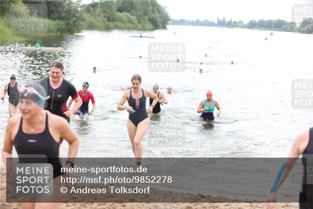21.06.2026 - 29. Vierlanden-Triathlon Andreas Tolksdorf http://msf.ph/oto/9852278 21.06.2026 10:19:34 Schwimmen 498, 505, 523, 534, 548, 566, 579, 580, 581, 594, 603, 1357 meine-sportfotos.de
