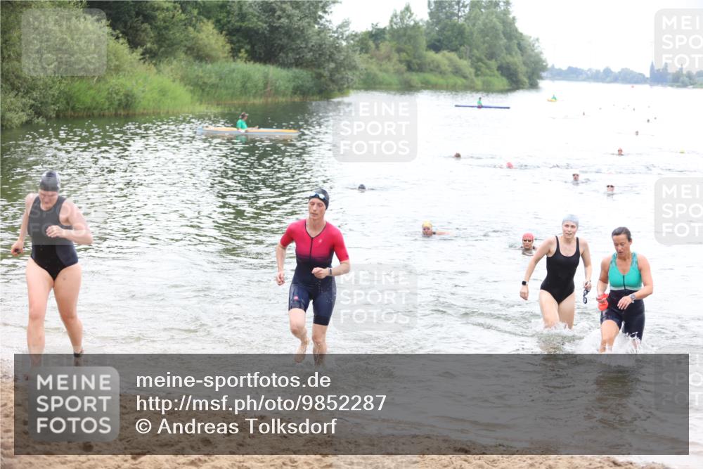 21.06.2026 - 29. Vierlanden-Triathlon Andreas Tolksdorf http://msf.ph/oto/9852287 21.06.2026 10:19:38 Schwimmen 498, 505, 523, 534, 579, 580, 581, 594, 1357 meine-sportfotos.de