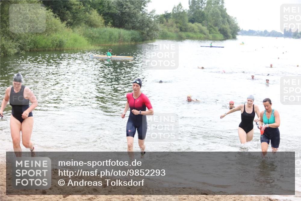 21.06.2026 - 29. Vierlanden-Triathlon Andreas Tolksdorf http://msf.ph/oto/9852293 21.06.2026 10:19:38 Schwimmen 498, 505, 523, 534, 579, 580, 581, 594, 1357 meine-sportfotos.de