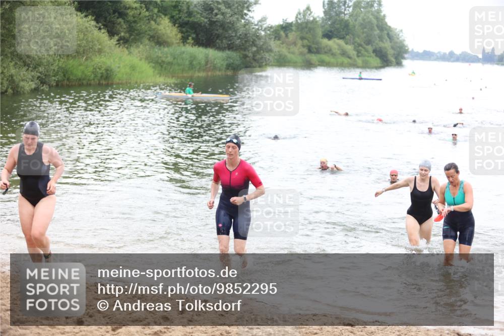 21.06.2026 - 29. Vierlanden-Triathlon Andreas Tolksdorf http://msf.ph/oto/9852295 21.06.2026 10:19:38 Schwimmen 498, 505, 523, 534, 579, 580, 581, 594, 1357 meine-sportfotos.de