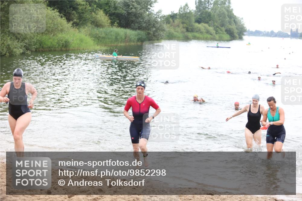 21.06.2026 - 29. Vierlanden-Triathlon Andreas Tolksdorf http://msf.ph/oto/9852298 21.06.2026 10:19:38 Schwimmen 498, 505, 523, 534, 579, 580, 581, 594, 1357 meine-sportfotos.de