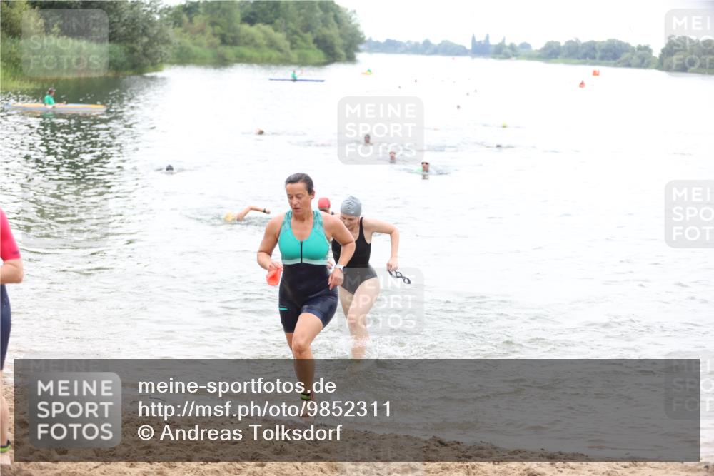 21.06.2026 - 29. Vierlanden-Triathlon Andreas Tolksdorf http://msf.ph/oto/9852311 21.06.2026 10:19:40 Schwimmen 498, 505, 523, 579, 581, 594, 1357 meine-sportfotos.de