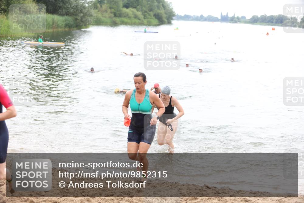 21.06.2026 - 29. Vierlanden-Triathlon Andreas Tolksdorf http://msf.ph/oto/9852315 21.06.2026 10:19:40 Schwimmen 498, 505, 523, 579, 581, 594, 1357 meine-sportfotos.de
