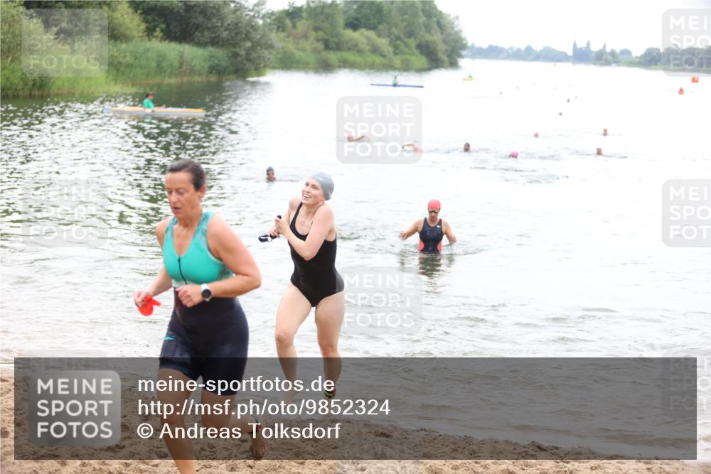 21.06.2026 - 29. Vierlanden-Triathlon Andreas Tolksdorf http://msf.ph/oto/9852324 21.06.2026 10:19:41 Schwimmen 498, 505, 523, 568, 579, 581, 586, 1357 meine-sportfotos.de