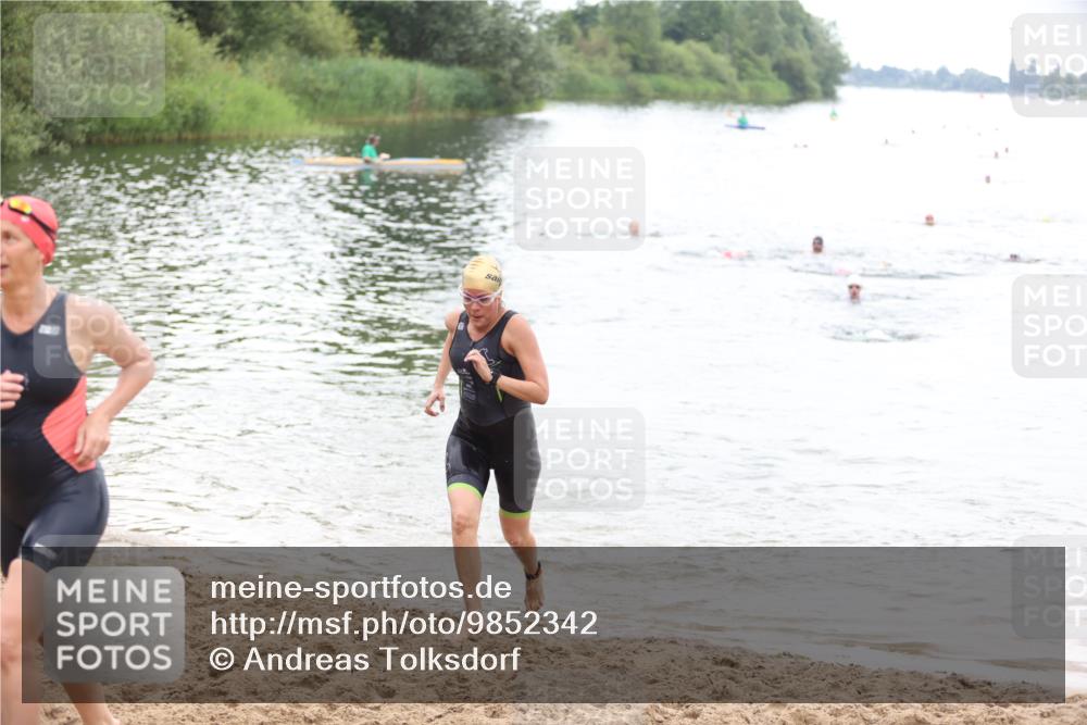21.06.2026 - 29. Vierlanden-Triathlon Andreas Tolksdorf http://msf.ph/oto/9852342 21.06.2026 10:19:51 Schwimmen 314, 484, 568, 586 meine-sportfotos.de