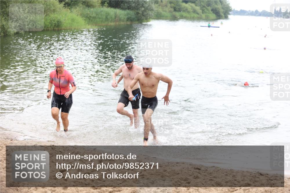 21.06.2026 - 29. Vierlanden-Triathlon Andreas Tolksdorf http://msf.ph/oto/9852371 21.06.2026 10:20:19 Schwimmen 366, 489, 559, 572, 616, 619 meine-sportfotos.de