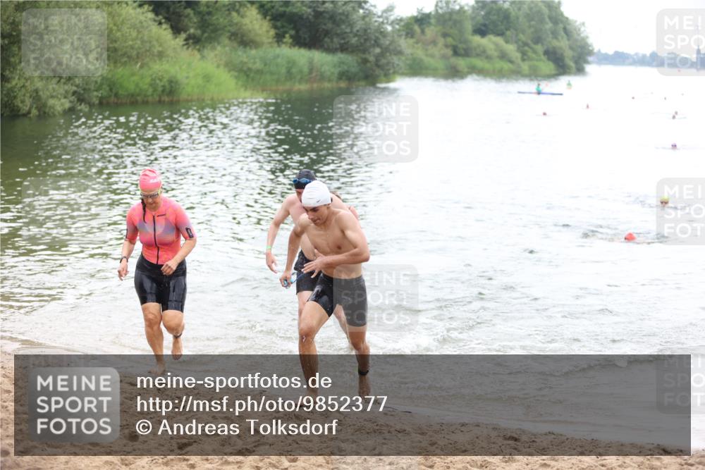 21.06.2026 - 29. Vierlanden-Triathlon Andreas Tolksdorf http://msf.ph/oto/9852377 21.06.2026 10:20:19 Schwimmen 366, 489, 559, 572, 616, 619 meine-sportfotos.de