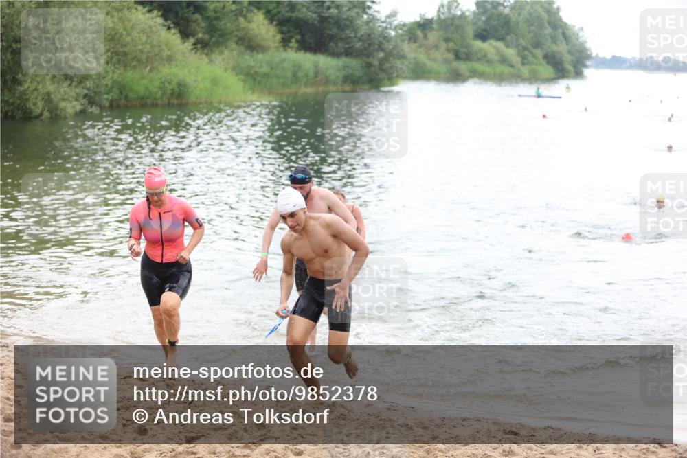 21.06.2026 - 29. Vierlanden-Triathlon Andreas Tolksdorf http://msf.ph/oto/9852378 21.06.2026 10:20:19 Schwimmen 366, 489, 559, 572, 616, 619 meine-sportfotos.de