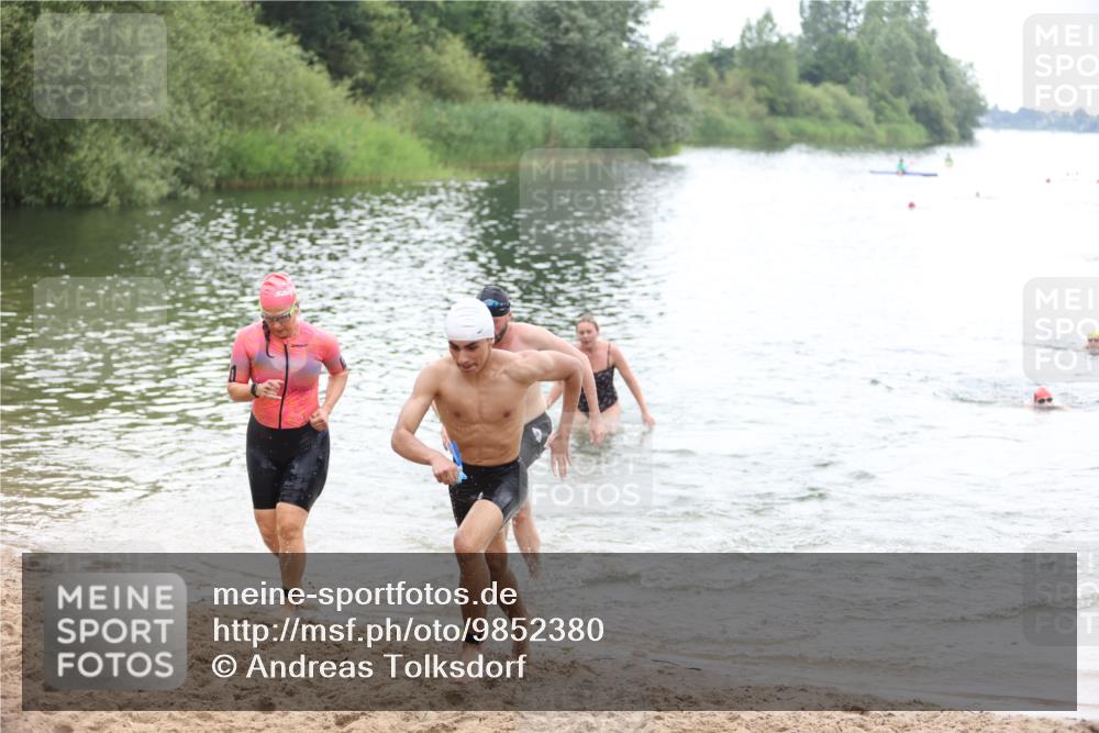 21.06.2026 - 29. Vierlanden-Triathlon Andreas Tolksdorf http://msf.ph/oto/9852380 21.06.2026 10:20:19 Schwimmen 366, 489, 559, 572, 616, 619 meine-sportfotos.de