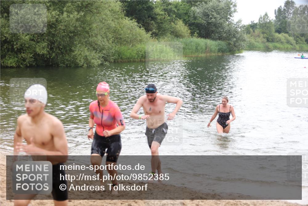21.06.2026 - 29. Vierlanden-Triathlon Andreas Tolksdorf http://msf.ph/oto/9852385 21.06.2026 10:20:20 Schwimmen 366, 489, 559, 572, 616, 619 meine-sportfotos.de
