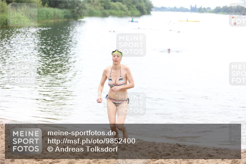 21.06.2026 - 29. Vierlanden-Triathlon Andreas Tolksdorf http://msf.ph/oto/9852400 21.06.2026 10:20:40 Schwimmen 612 meine-sportfotos.de