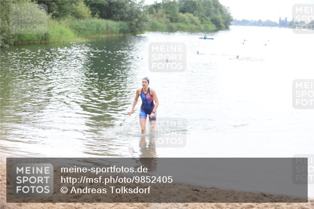 21.06.2026 - 29. Vierlanden-Triathlon Andreas Tolksdorf http://msf.ph/oto/9852405 21.06.2026 10:21:05 Schwimmen 576 meine-sportfotos.de