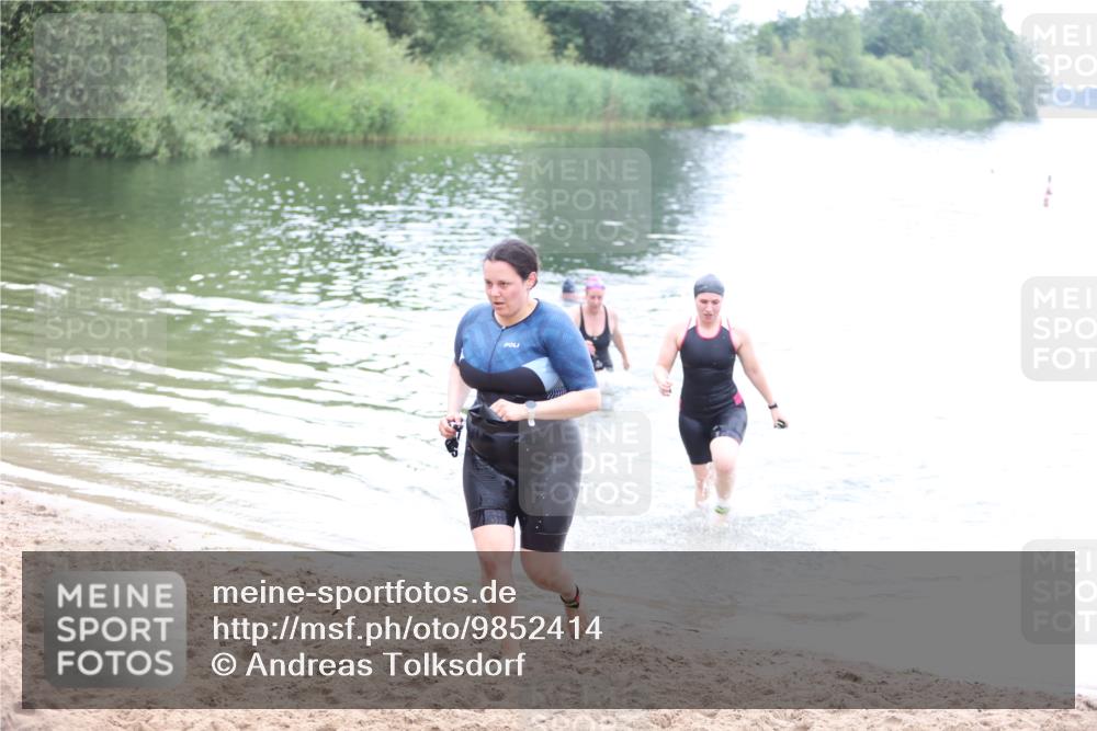 21.06.2026 - 29. Vierlanden-Triathlon Andreas Tolksdorf http://msf.ph/oto/9852414 21.06.2026 10:21:59 Schwimmen 525, 541, 617 meine-sportfotos.de