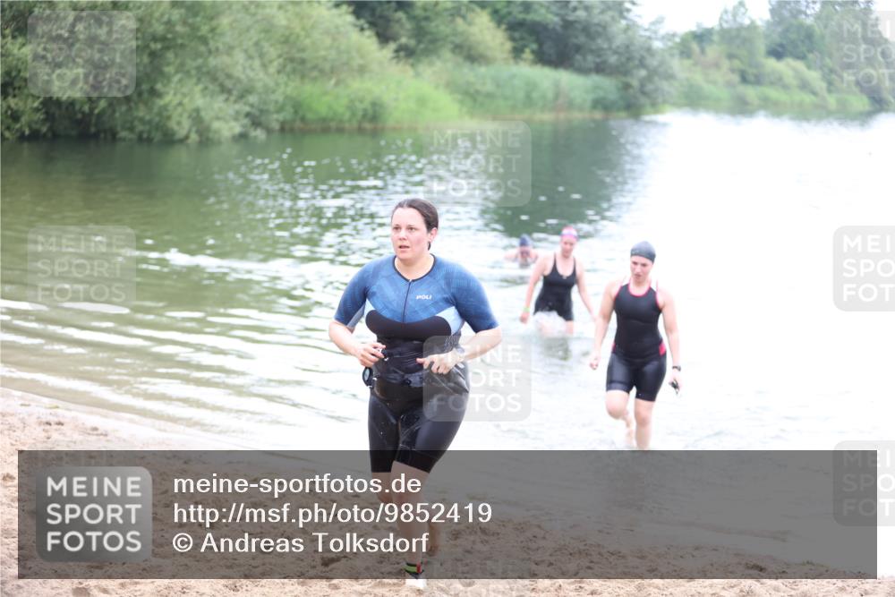 21.06.2026 - 29. Vierlanden-Triathlon Andreas Tolksdorf http://msf.ph/oto/9852419 21.06.2026 10:21:59 Schwimmen 525, 541, 617 meine-sportfotos.de