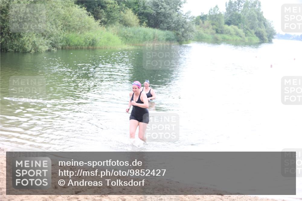 21.06.2026 - 29. Vierlanden-Triathlon Andreas Tolksdorf http://msf.ph/oto/9852427 21.06.2026 10:22:03 Schwimmen 525, 541, 617 meine-sportfotos.de