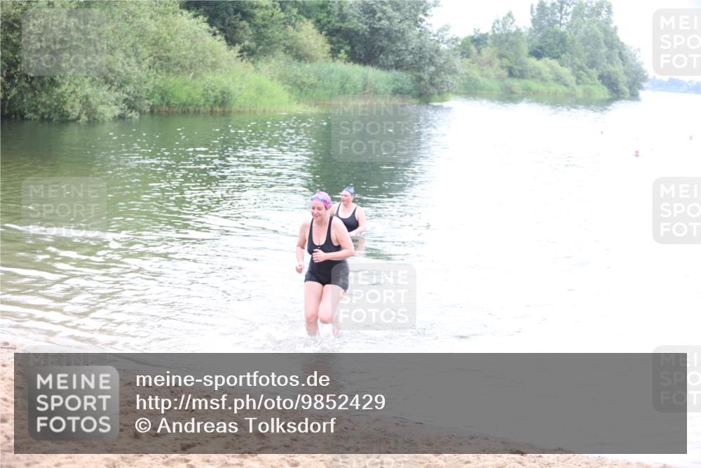 21.06.2026 - 29. Vierlanden-Triathlon Andreas Tolksdorf http://msf.ph/oto/9852429 21.06.2026 10:22:04 Schwimmen 525, 541, 617 meine-sportfotos.de