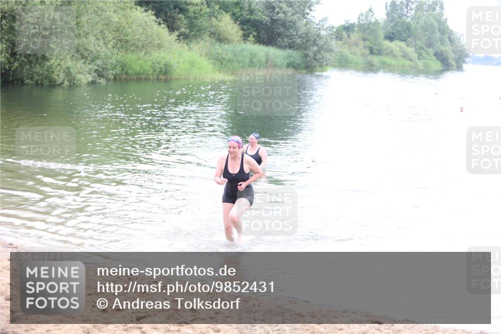 21.06.2026 - 29. Vierlanden-Triathlon Andreas Tolksdorf http://msf.ph/oto/9852431 21.06.2026 10:22:04 Schwimmen 525, 541, 617 meine-sportfotos.de